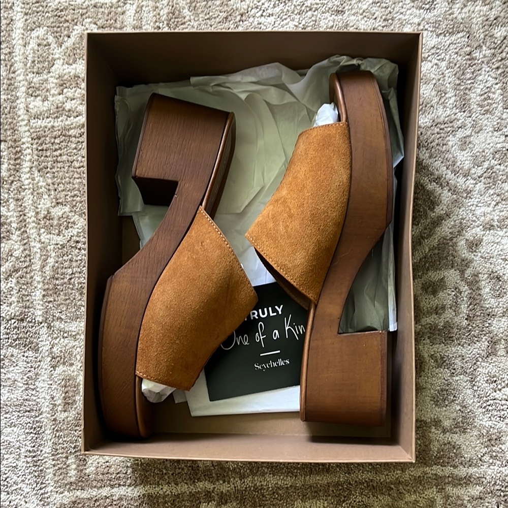Seychelles - Made For Me - size 9.5: Seventies Brown Suede Platform Sandals